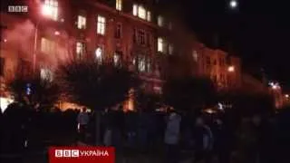 У Львові протестувальники підпалили казарми