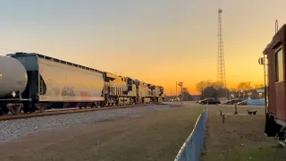 65 MPH NS 64Q in a hurry at dusk