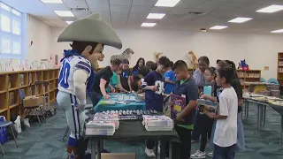 Dallas elementary students get lost in the pages of free books