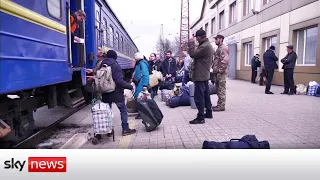 Ukraine War: The most vulnerable wait between shelling to flee the town of Slovyansk