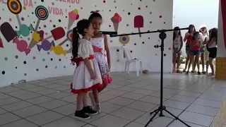 Apresentação na escola recanto feliz