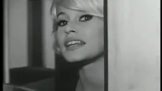 Élisa Point interprète une chanson en hommage à Brigitte Bardot