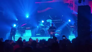 Clutch - "Skeletons on Mars" (live)