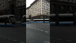 2 трамвая едут навстречу друг другу. "Витязь-М" (Модель 71-931М). Moscow tram.