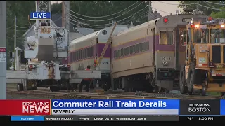 Train derails in Beverly, causing delays