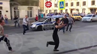 Таксист сбил фанатов в центре Москвы