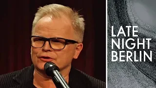 Herbert Grönemeyer singt seine Videos: Wieso ist da ein Eisbär? | Late Night Berlin | ProSieben