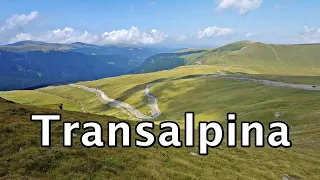 Hatalmas élmény a hegyek tetején, a felhők fölött a Transalpina úton végig autózni, motorozni.