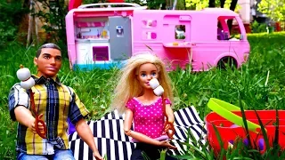 Мультики с куклами - Барби и Кен отдыхают на природе. Играем с Барби