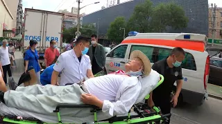 Ninety years old man collapsed and injured, escort ambulance to hospital emergency room