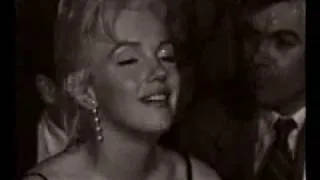 Marilyn Monroe and laurence olivier at feb 1956 pressconference. footage.flv