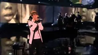 Justin Bieber - "Pray"  (HD) AMA Music Awards 2010 Performance LIVE FAIL!