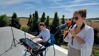 Playing the "CZARDAS" on a small Recorder on an Airplane – Tanja-Maria Hirschmüller & Thomas Krüger