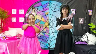 Laurinha e Maria Clara brincam de desafio PINK vs BLACK Challenge with Wednesday Feat MC Divertida