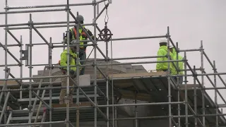 Time capsule found? Crews working on Robert E. Lee pedestal find apparent box