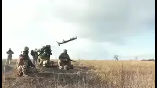 Джавелины уничтожают российский танк с решеткой