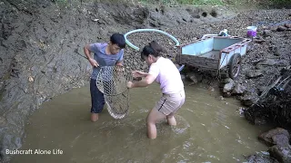 Wild Fishing Exciting, How To Catch Big Catfish With Two Large Pump Sucks Water Out Of Wild Lake