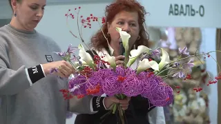 Сцена: Демонстрация победителей Российской Премии Флористов Russian Florist Cup предыдущих лет