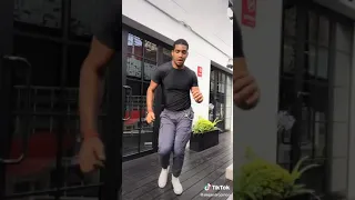 Alejandro Pino y este TakiTakiSalsa Challenge 🔥🔥 #NuevosBailesTikTok2020 #BailestiktokVirales