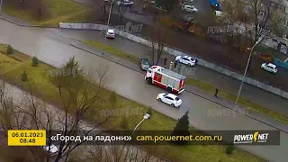 ДТП (автомобиль врезался в дерево г. Волгоград) ул. Хиросимы - ул. Пархоменко 06-01-2023 08-48