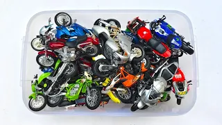 Box Full of Diecast Model Motorcycles 1:18 Scale, Dirt Bikes, Sport Bike, Street Bike 269