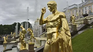 Les fontaines du Palais de Peterhof, "le Versailles russe", ont 300 ans