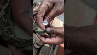 How to cheat tourist in Odhisa way-Extracting so-Called "Opal" from sea shell🤣😂