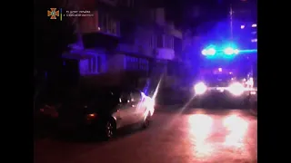 Сумські вогнеборці приборкуючи пожежу квартири відвернули небезпеку від інших осель