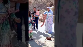 مي نعيمة البدوية فرحانة وترقص رقصة شعبي