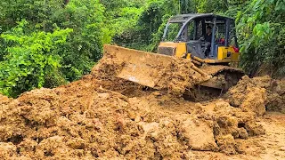 Perfectly Strong Komatsu D68ESS Dozer Leveling Ground For Plantation Construction On The Mountain