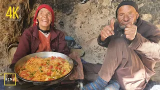 Old Lovers | cooking delicious Spaghetti in a cave | Village Life of Afghanistan 4K | Surviving