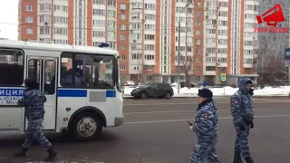 Жителей Кравченко 16 разгоняет ЧОП и полиция