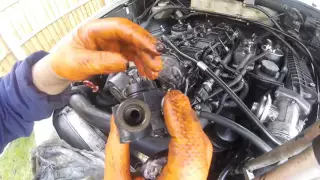 Removing the fuel low pressure pump Mercedes ml 270 cdi