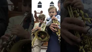 Hino CCB - Miguel tocando trombone e Vitor com sax.