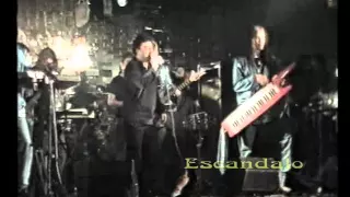 AMAR AZUL - EN ESCANDALO BAILABLE (El Gigante de City Bell) 1999