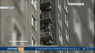У Дніпрі чоловік та жінка напідпитку стріляли з балкону