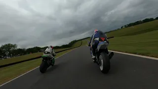 600 vs 1000 / Supersport VS Superbike [FAST GROUP] Cadwell Park No Limits