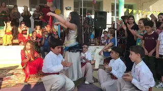Idebalen - La danse kabyle - par les enfants de Takoucht