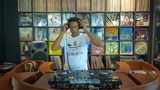 UCC bangkok : dj 2c Bangkok, Thailand Shooting from Vinyl & toys