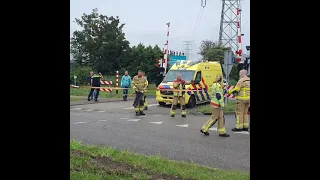 Taxibus kantelt na aanrijding met een vrachtwagen Kayersdijk  Apeldoorn