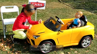 Sofia Pretend Play with Car Wash for Children and  with Cleaning Toys!