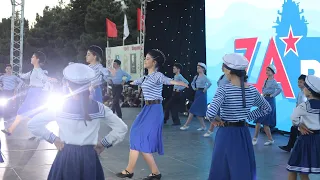 Военный оркестр КФЛ выступил на главной площади Каспийска - За наших!