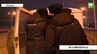 Мужчина в Казани лежал посреди магистрали и обвинял полицейских в краже телефона