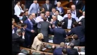 Raw: Brawl Erupts in Ukraine's Parliament