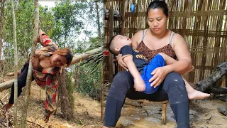 The mother and daughter returned home from work when floodwaters entered their house(lytusinglemom)