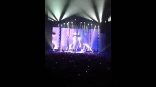 Keith Urban singing Oasis with good Charlotte