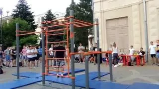 Уличный фитнес workout. Батлы: сложные элементы и динамика. Пушкинская площадь. Краснодар.