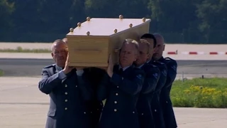 MH17 victims’ bodies arrive in Netherlands