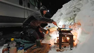 HAMBURGER e PATATE in mezzo ad una BUFERA di NEVE! 🍔​🔥​🍟​🍻​❄️​