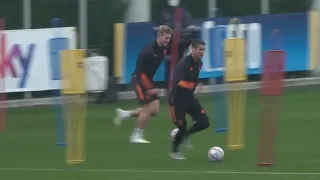 Cristiano Ronaldo wins dribbling race in training